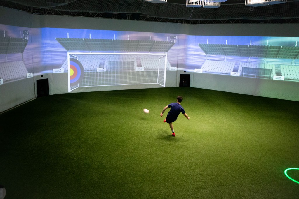 Assessment und Scouting - Ein Spieler bei einer Leistungsüberprüfung in der skills.lab Arena in Wundschuh