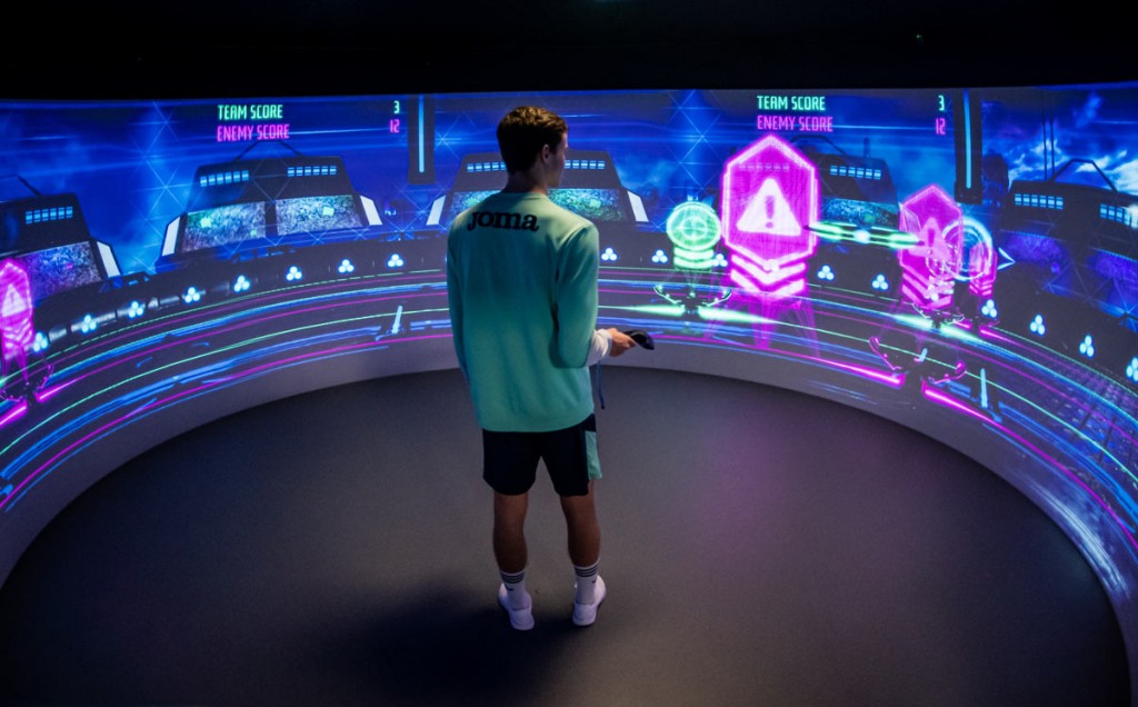 skills.lab Studio - Aufnahme zeigt einen Nachwuchsspieler der TSG Hoffenheim bei einer Übung im skills.lab Studio