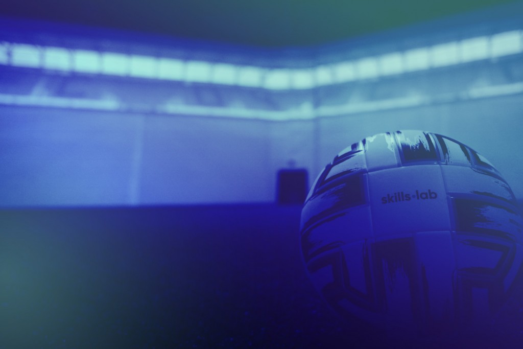 FC Ingolstadt - Aufnahme eines Fußballs in der skills.lab Arena in Ingolstadt