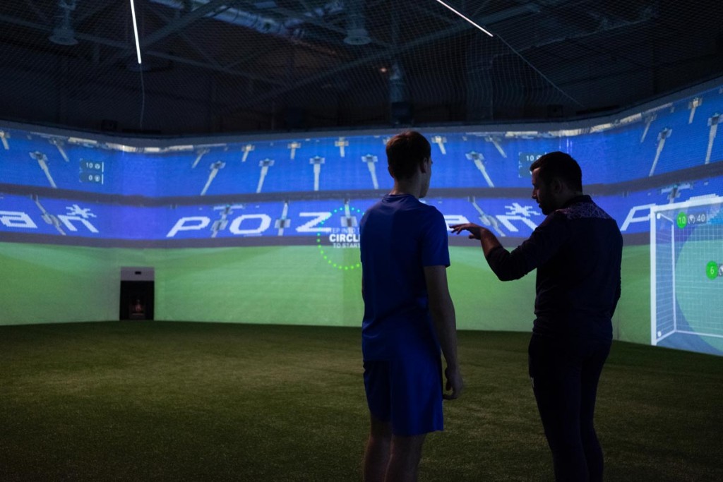 KKS Lech Poznań - Aufnahme eines Akademiespielers und eines Trainers in der skills.lab Arena
