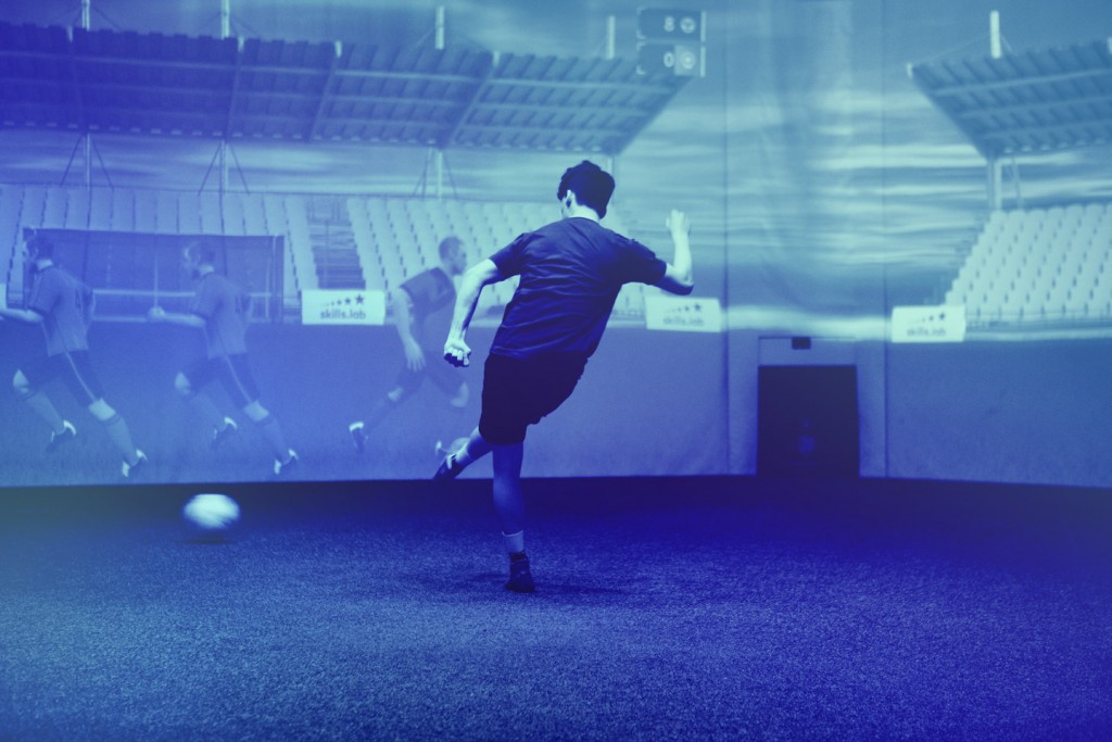 An adult player during an overview exercise in the skills.lab Arena