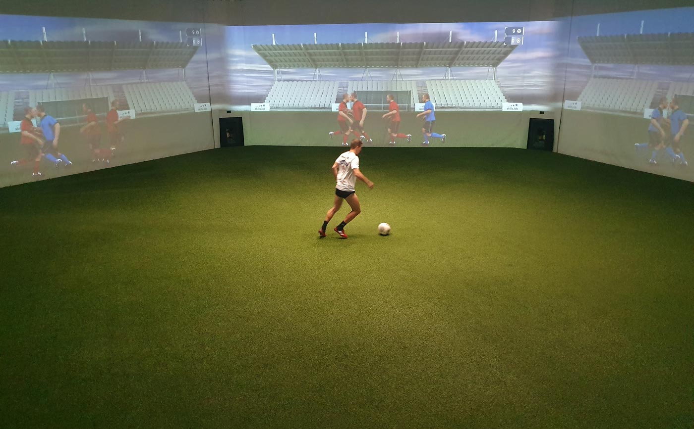 Sturm-Profi Ivan Ljubic bei einer Passübung in der skills.lab Arena