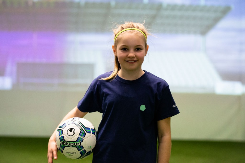 Academy - Portraitfoto eines Mädchens in der skills.lab Arena