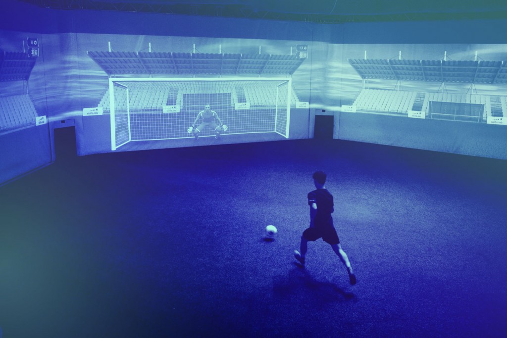 Übersicht Preise Wundschuh - Aufnahme eines erwachsenen Spielers bei einer Torschussübung im skills.lab in Wundschuh